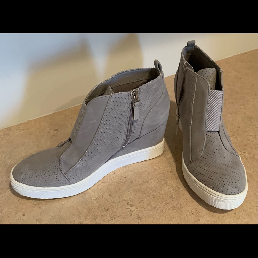 MIA wedge gray suede shoes